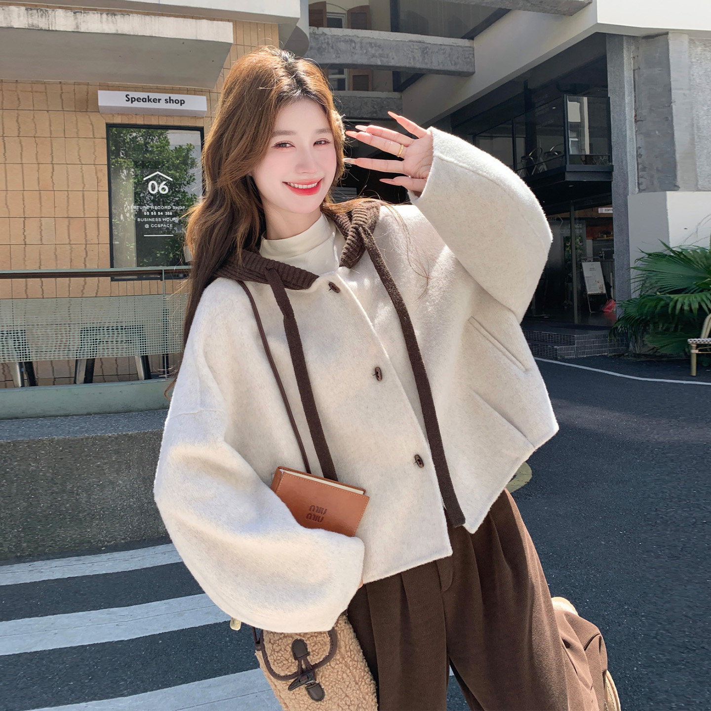 学院风连帽短款女大衣
