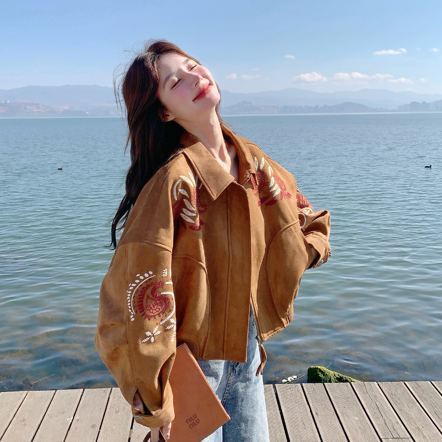 美拉德复古设计感撞色绣花外套女2026春季新款时尚翻领麂皮绒夹克