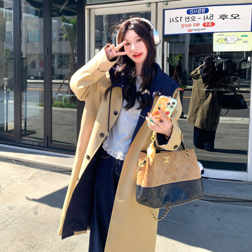 卡其色撞色拼接连帽风衣女