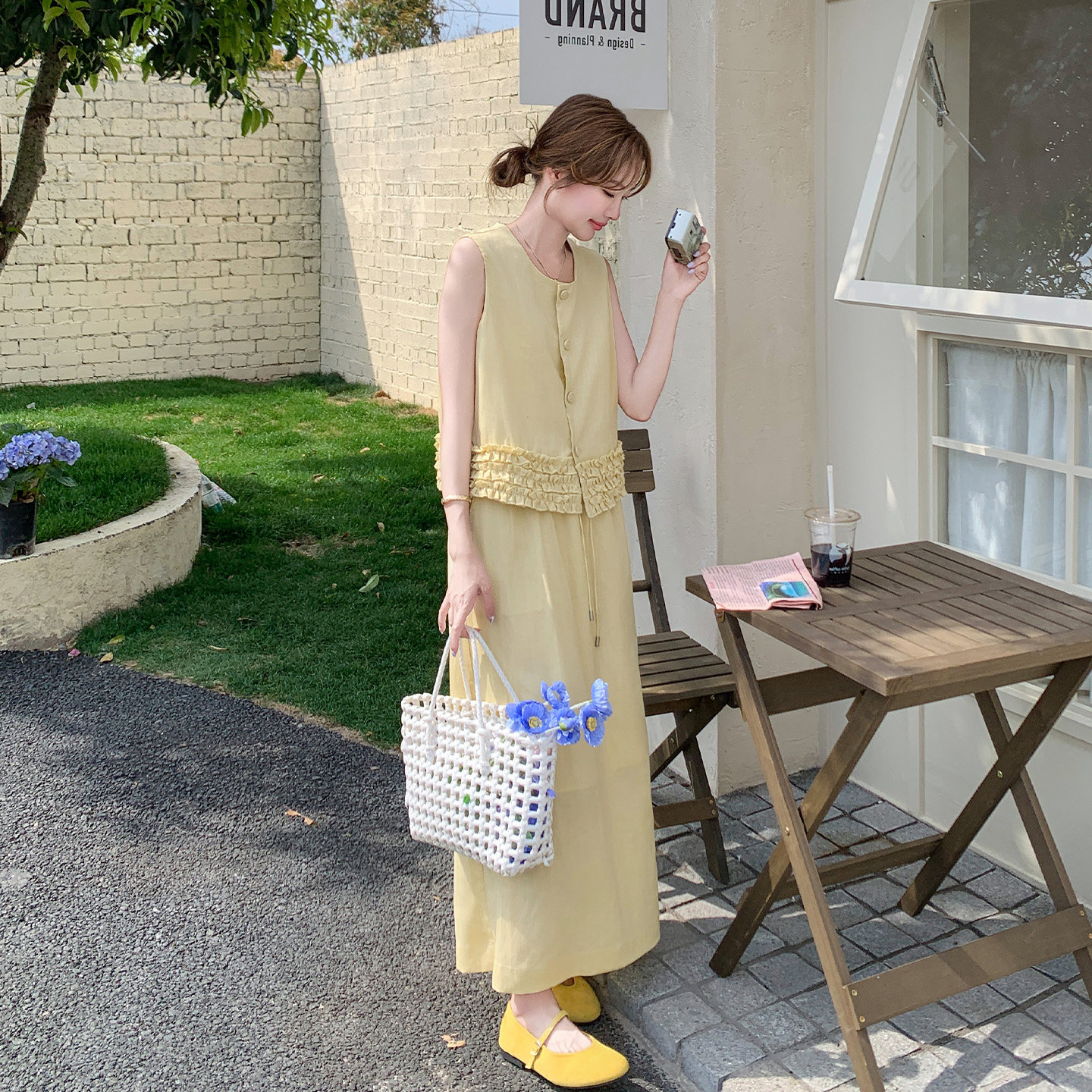 浅黄色温柔系淑女气质套装2026夏新款木耳边拼接背心半身裙两件套