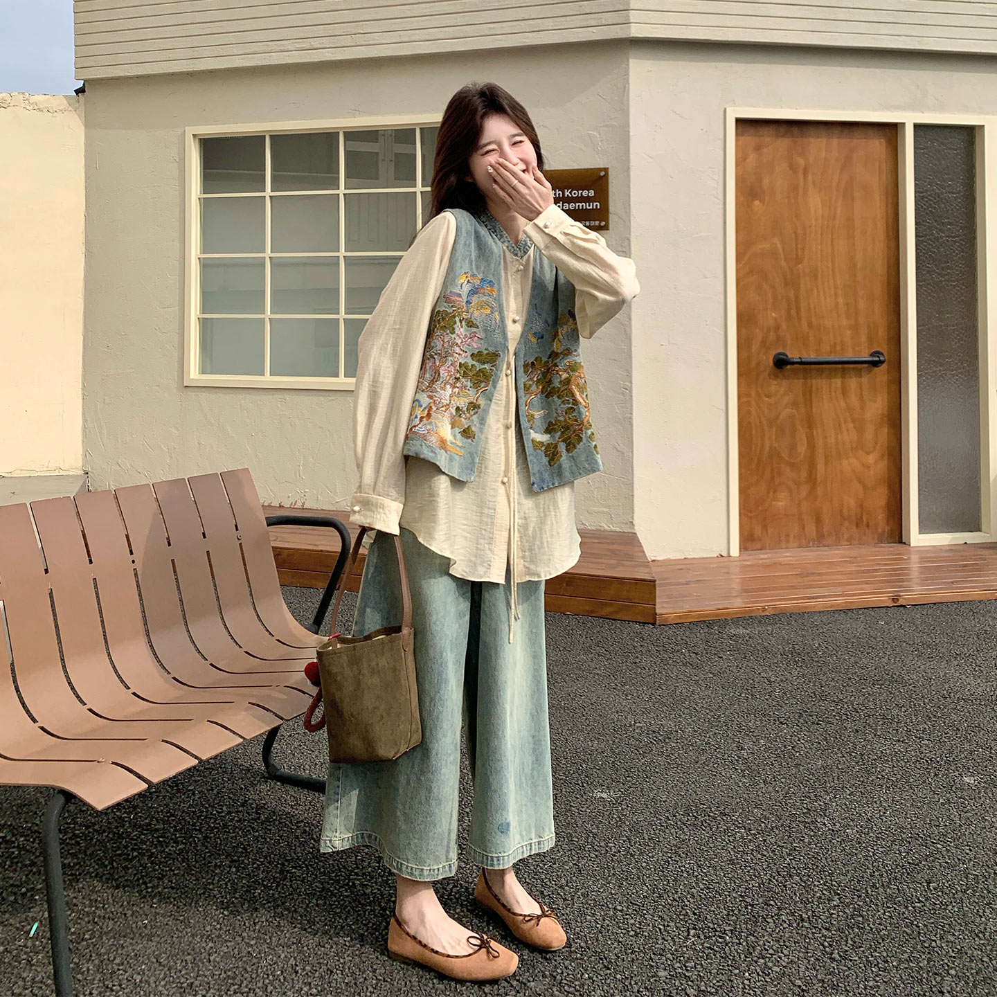 早秋休闲复古国风刺绣牛仔马甲套装女2026新款内搭阔腿裤三件套