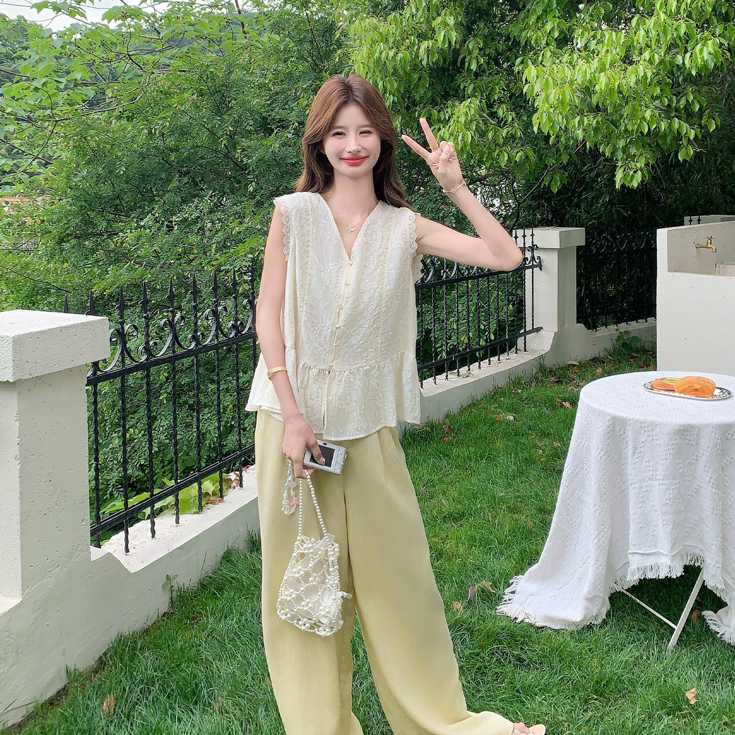 初夏爆款名媛气质穿搭女2026新款小个子花边蕾丝上衣阔腿裤两件套