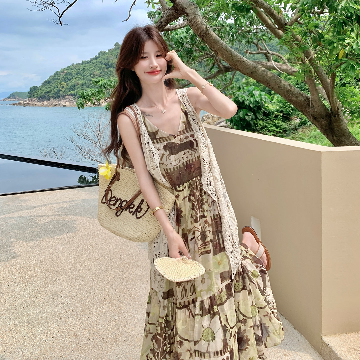 夏日复古浪漫度假风印花吊带连衣裙套装女2026新款镂空罩衫两件套