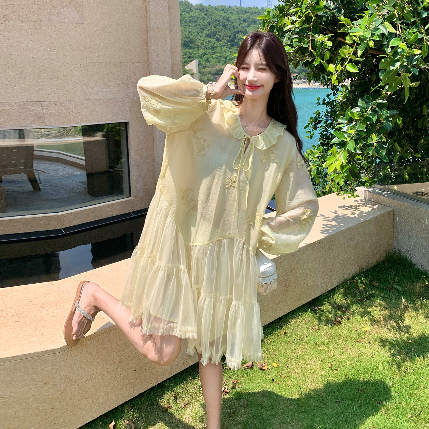 娃娃领灯笼袖刺绣连衣裙女小个子