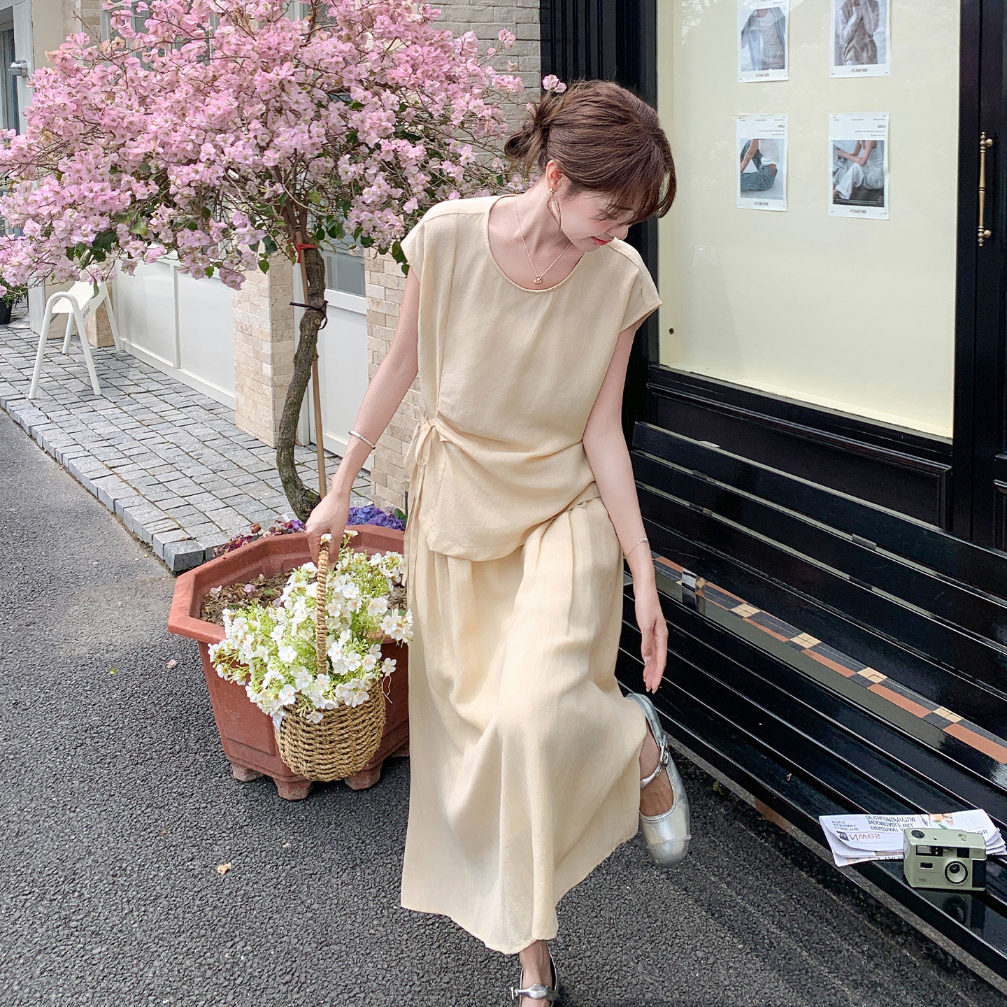 超火小众不撞款套装女2026夏新款韩系简约风系带上衣半身裙两件套