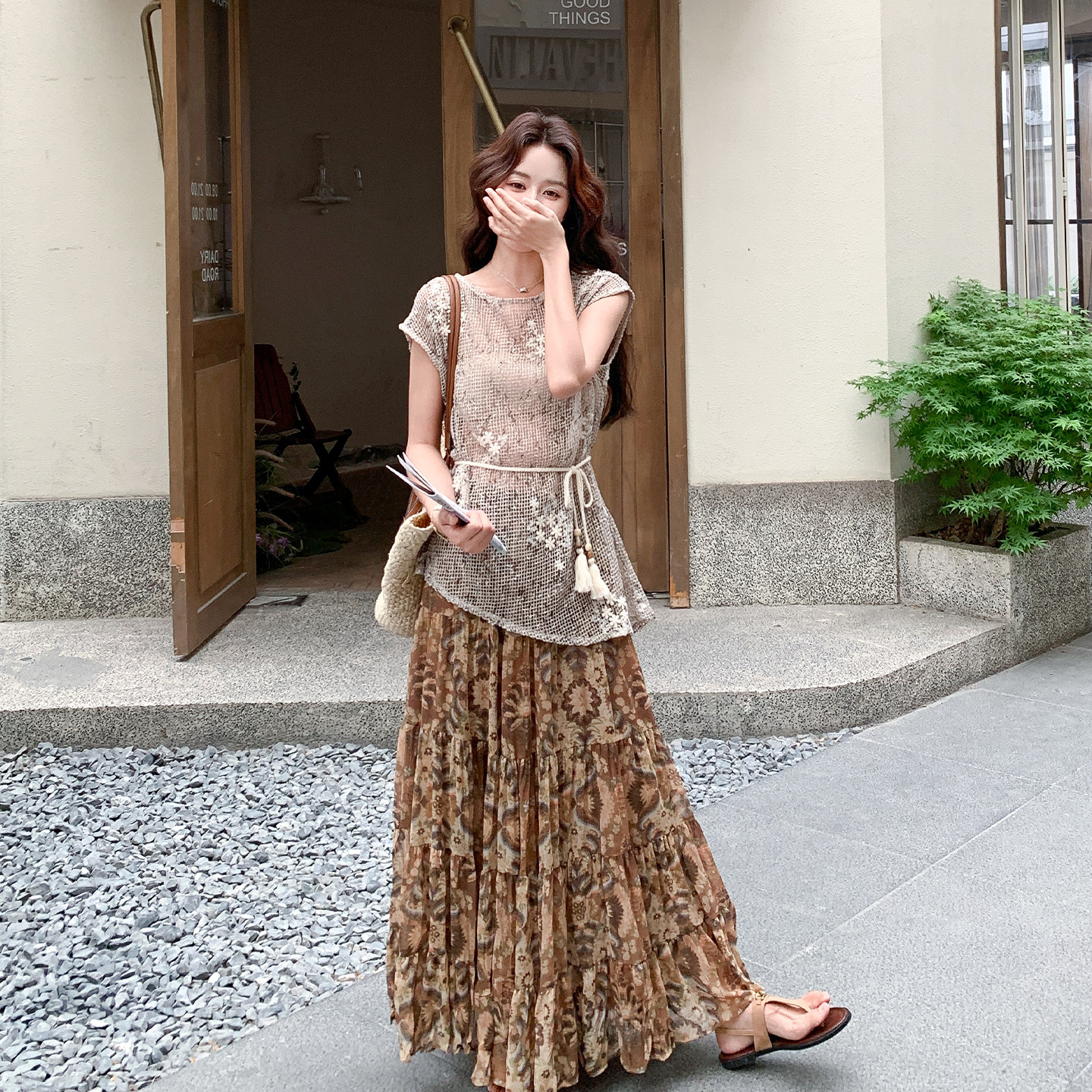 法式御姐浪漫度假风套装女2026新款镂空短袖上衣碎花半身裙两件套