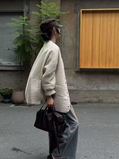 欧货设计感极简风圆领压格纹棉服女2026秋冬新款宽大百搭保暖外套