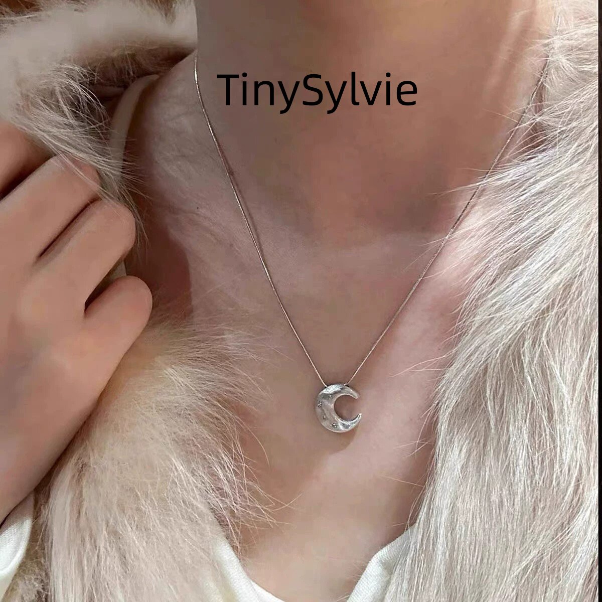 TinySylvie【素链垂颈|淡蕴诗意】女士简约高端银色月亮吊坠项链