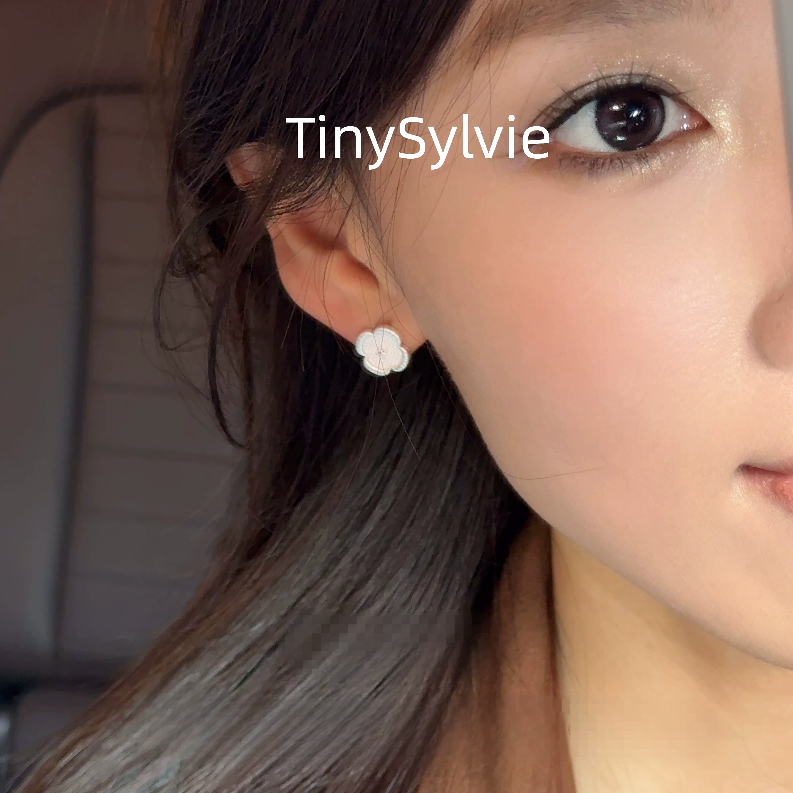TinySylvie【哑光小圆 藏尽温柔】女士精致时尚款花朵造型耳钉