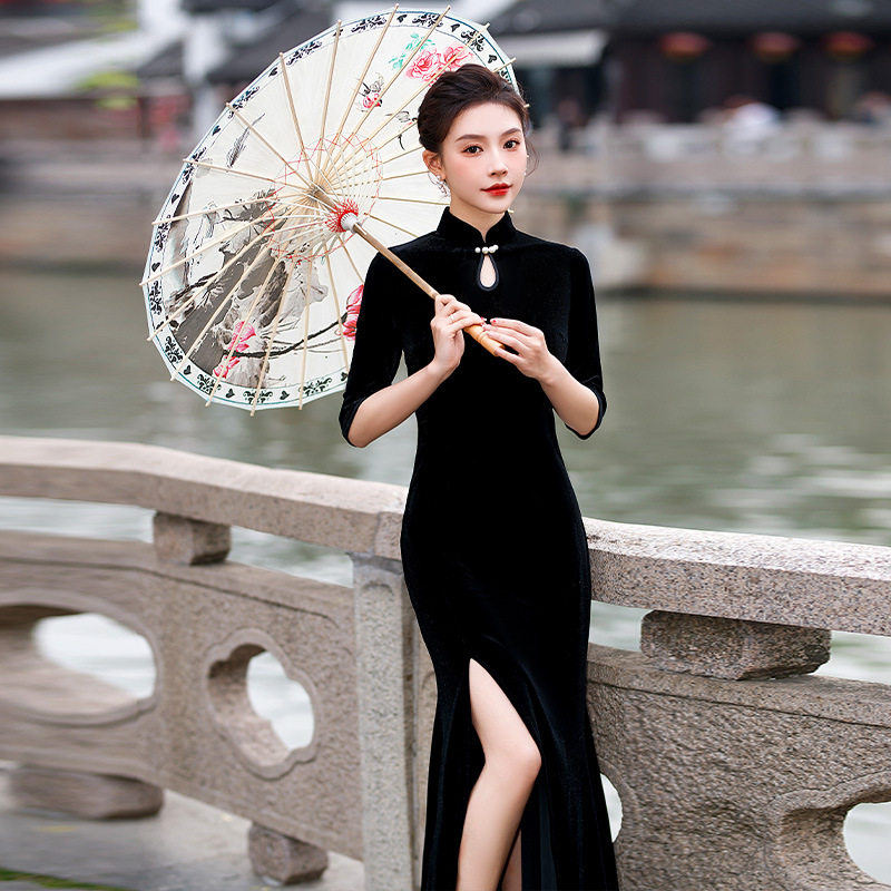 优雅长款旗袍鱼尾2025秋冬款女改良中国风丝绒纯色礼服修身连衣裙