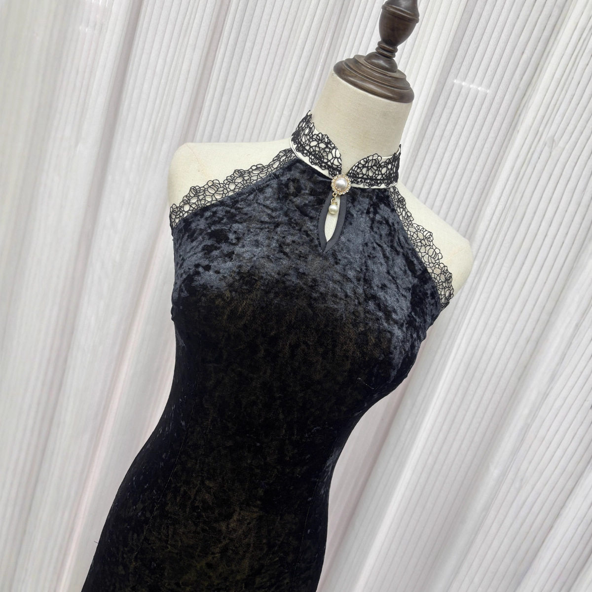 黑色植绒旗袍夏季新款女改良蕾丝花边性感挂脖旗袍日常显瘦气质