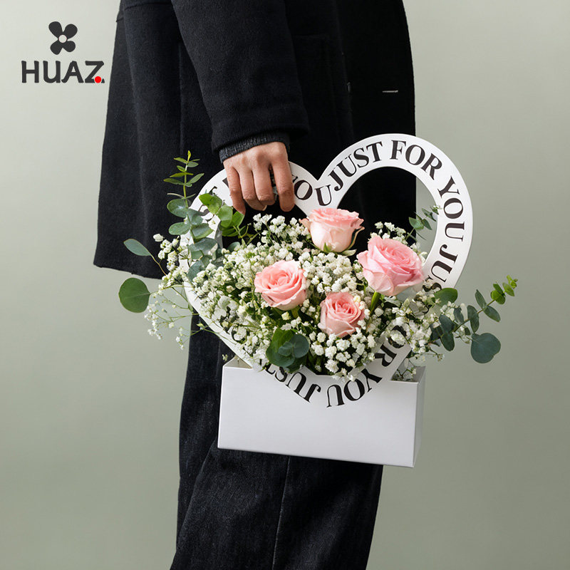 鲜花手提盒爱心插花篮心形轮廓镂空手提袋花束礼盒创意插花材料包