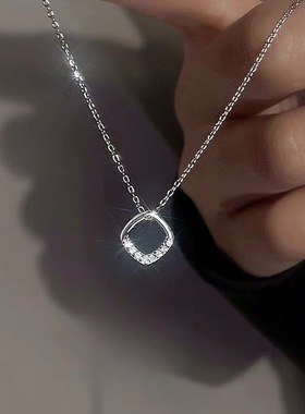 精致闪钻小方环项链女夏季2025新款爆款小众气质轻奢高级感锁骨