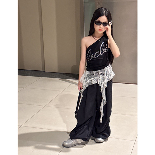 梨几 女童背心2025夏季新款儿童洋气时髦斜肩上衣休闲弯刀裤套装
