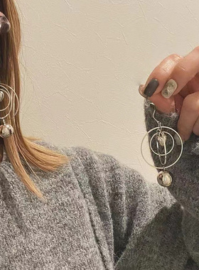 kari show真奈特同款小众ootd夸张金属感异时空星球爱心吊坠耳饰
