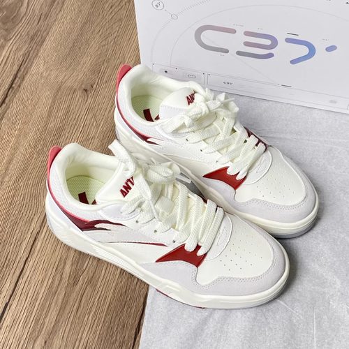 安踏C37秋季潮流厚底休闲板鞋