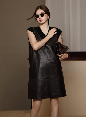 CHU楚妞[皮漾]进口油蜡羊皮背带连衣裙2026春季新款女老钱风裙子