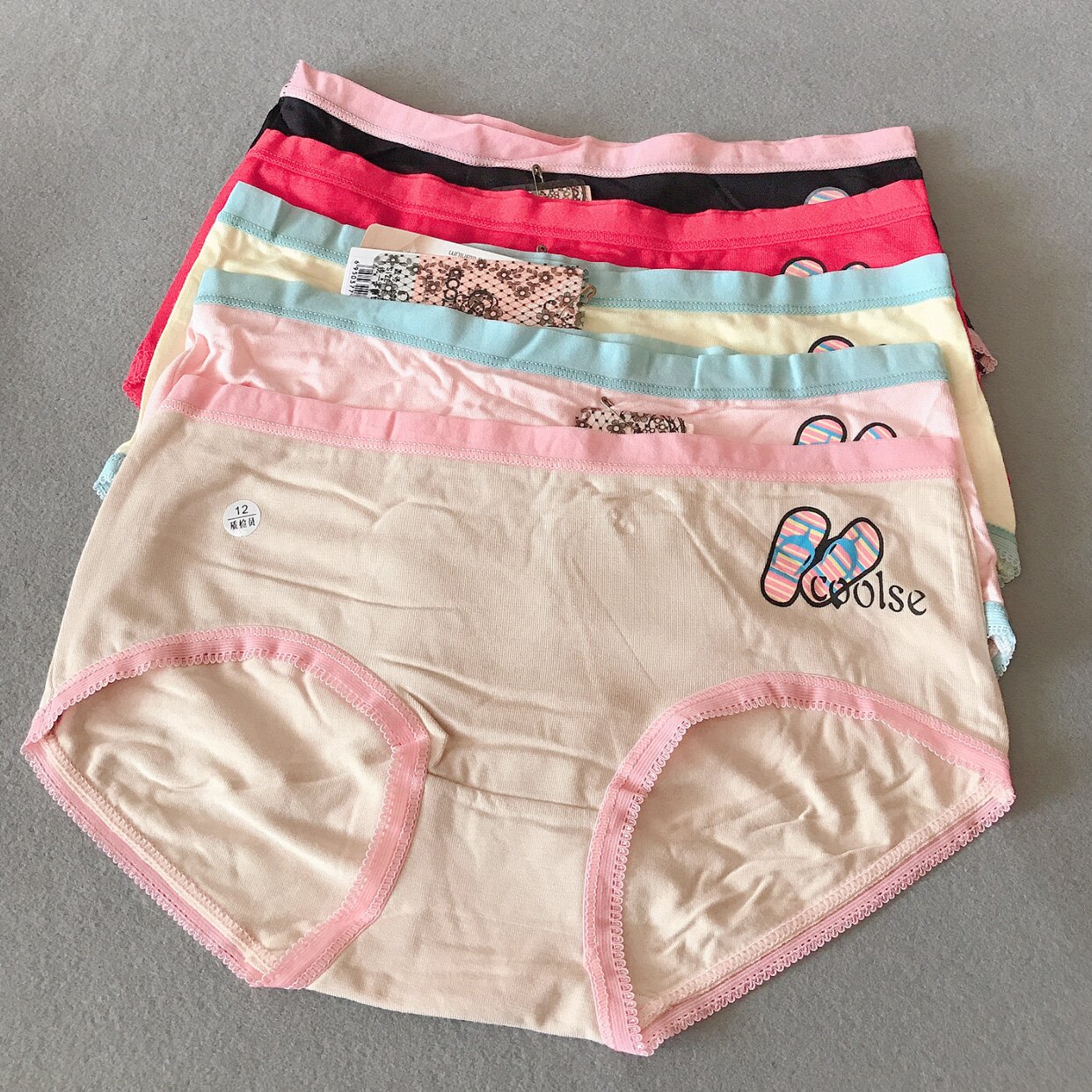 莫代尔少女低腰三角内裤