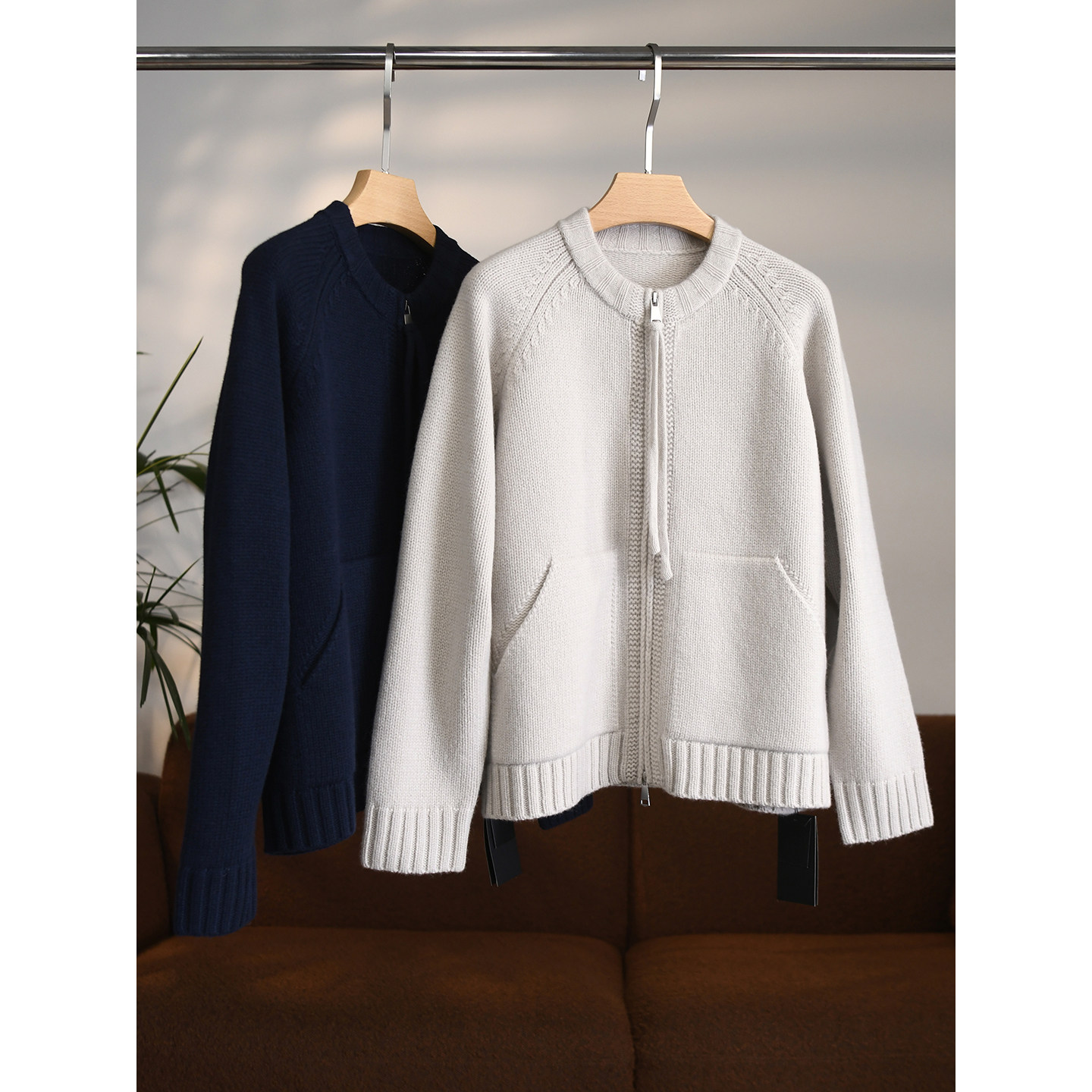 颖颖家 密织柔软纯羊毛圆领罗纹插肩袖双拉链针织开衫 简约W1761