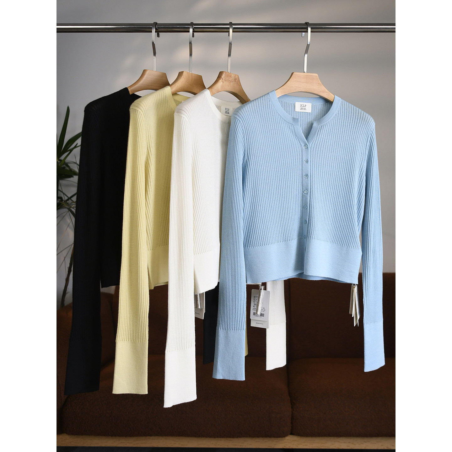 【颖颖家】匠心J系羊毛真丝混纺竖坑条螺纹边小V领针织开衫 W1736