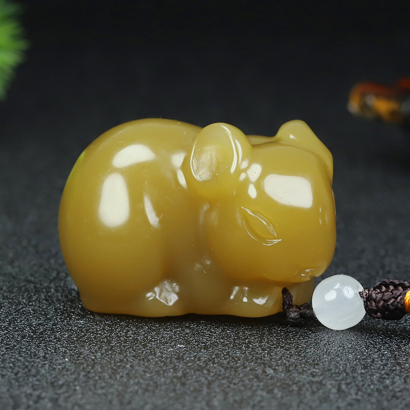 天然新疆和田玉糖料招财玉鼠
