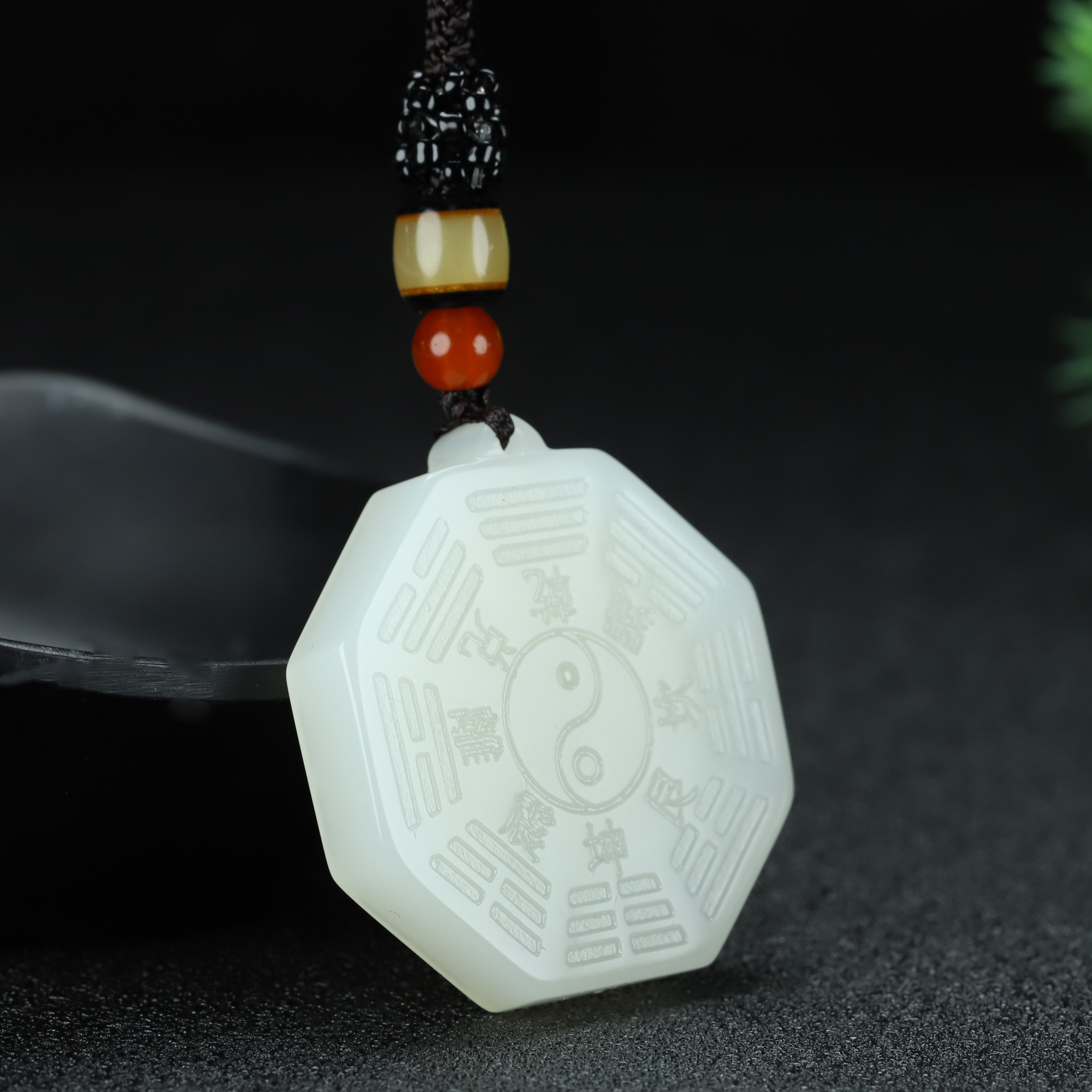 新疆和田玉羊脂白玉八卦挂件白玉双面五行八卦吊坠毛衣链男女款