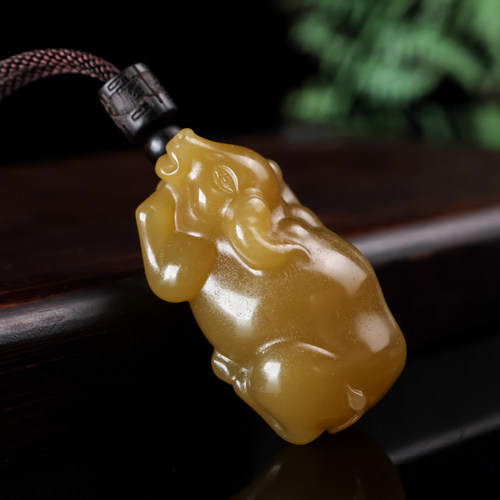 天然玉石生肖牛吊坠挂件钥匙扣