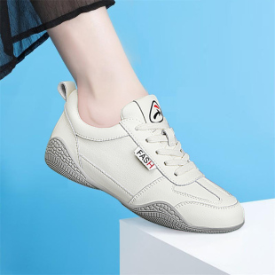 春款颜值亲肤真皮小白鞋女2026新款运动鞋休闲平底练车软底女鞋子