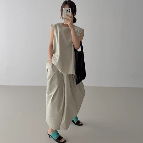 休闲毛边上衣+蓬蓬花苞裙女