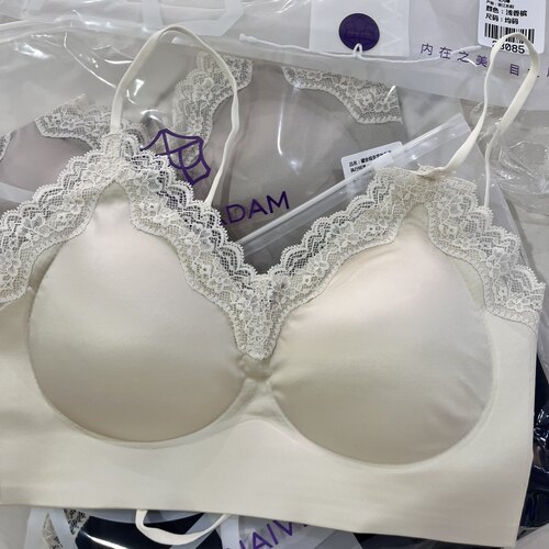 内目鎏金缎面蕾丝美背女