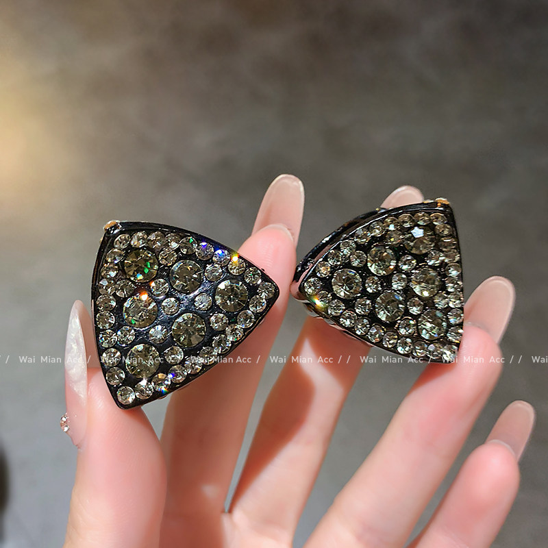 精致满钻三角小抓夹头饰