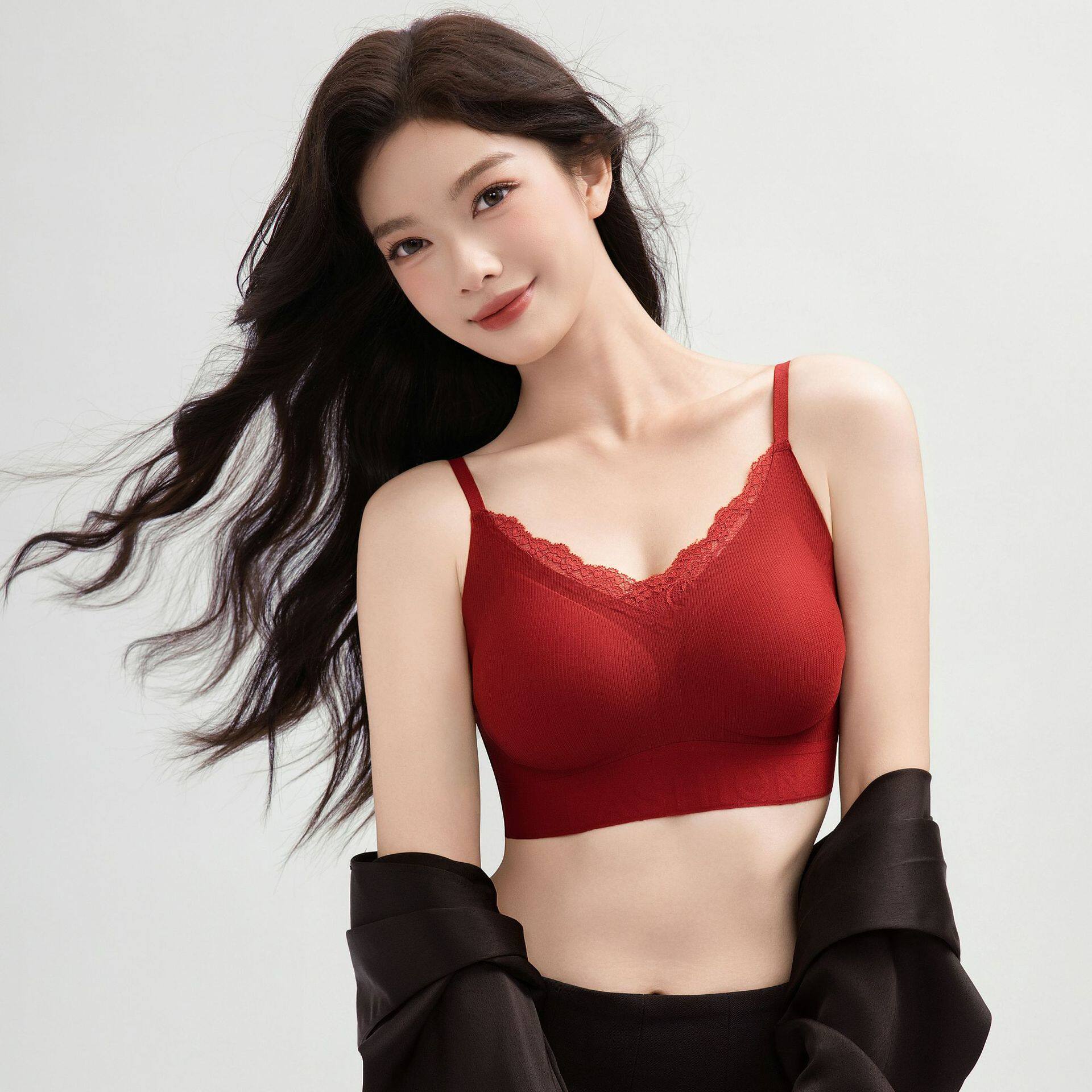 精致蕾丝细肩带背心无痕内衣女薄款小胸聚拢防下垂固定杯文胸秋冬