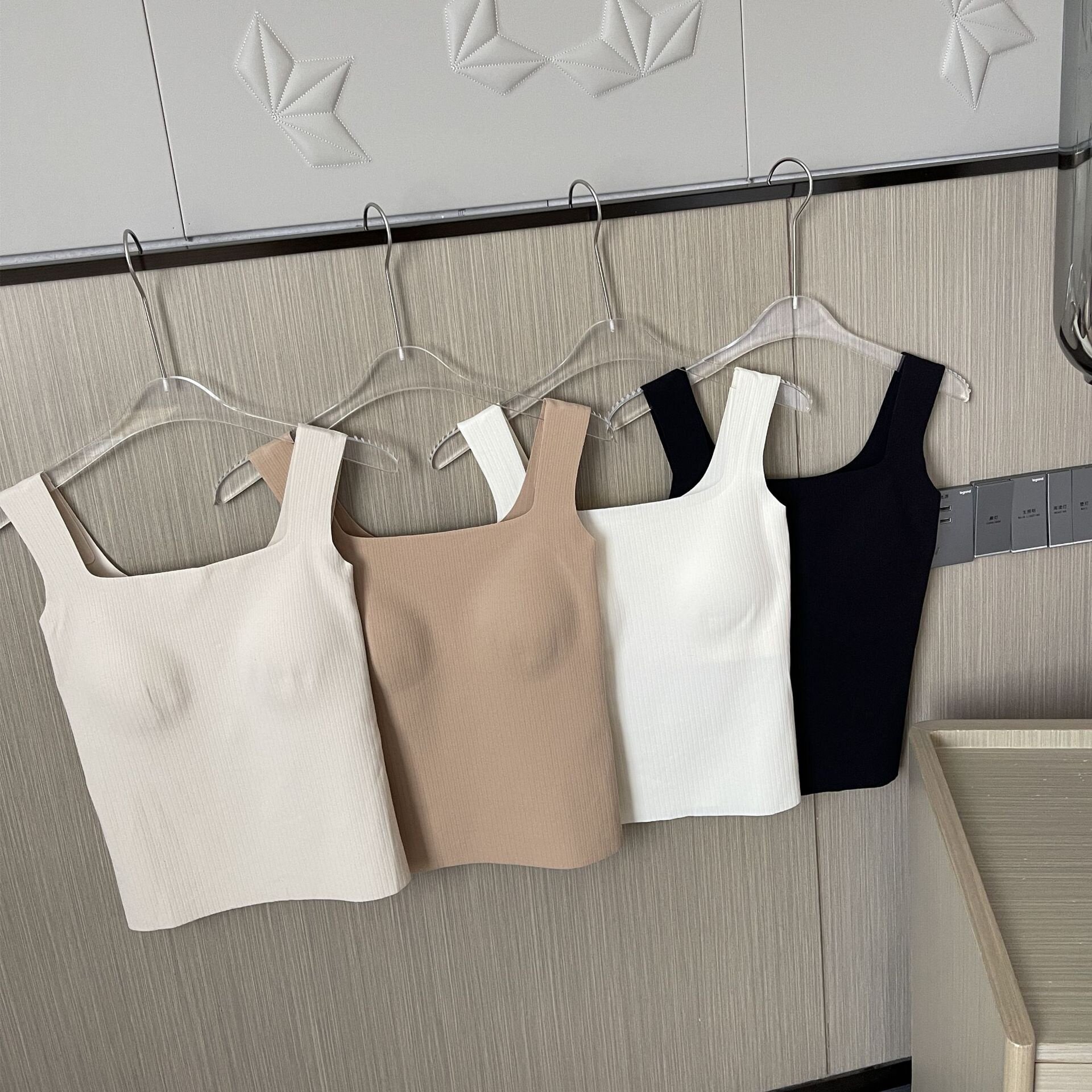 女士保暖内衣无痕女款外穿厚双面磨毛内搭固定一体杯背心工厂