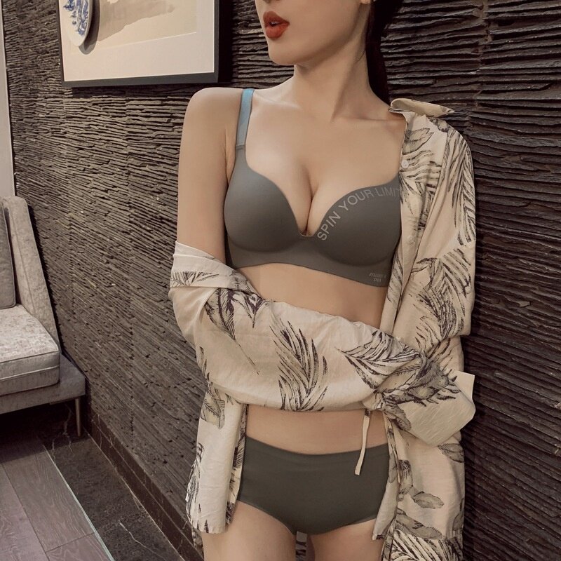 新款性感光面无钢圈一片式聚拢内衣小胸上托调整型文胸套装