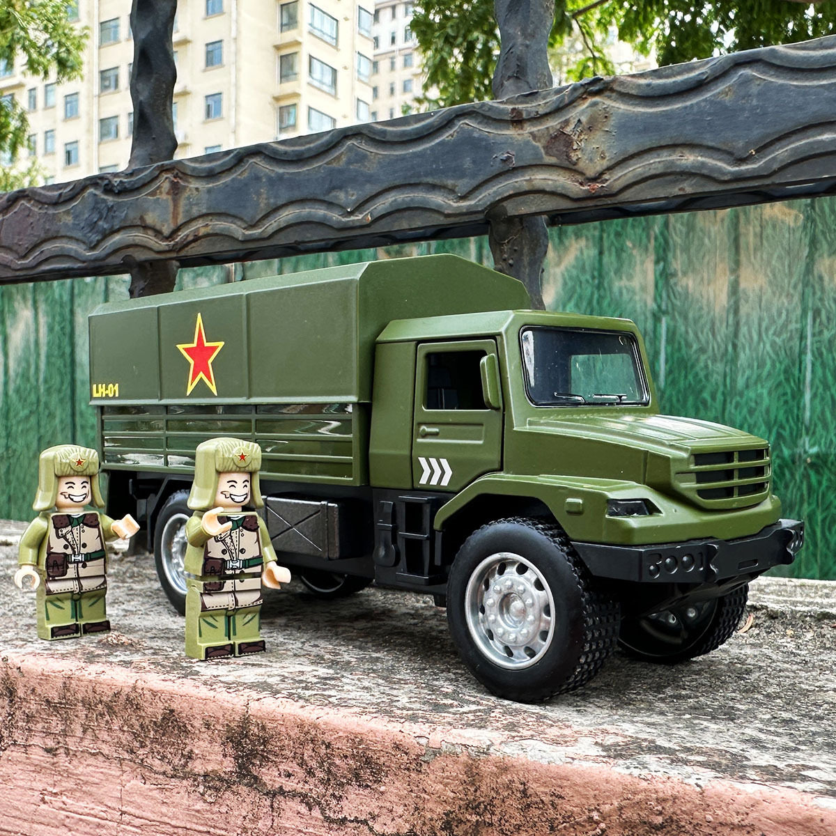 凌汇合金军卡模型运兵车回力声光玩具卡车工程车运输车仿真车男孩