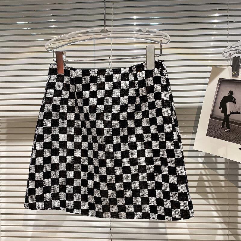 女童亮片裙2026春季新款黑白棋牌格重工亮片松紧腰闪亮包臀半身裙