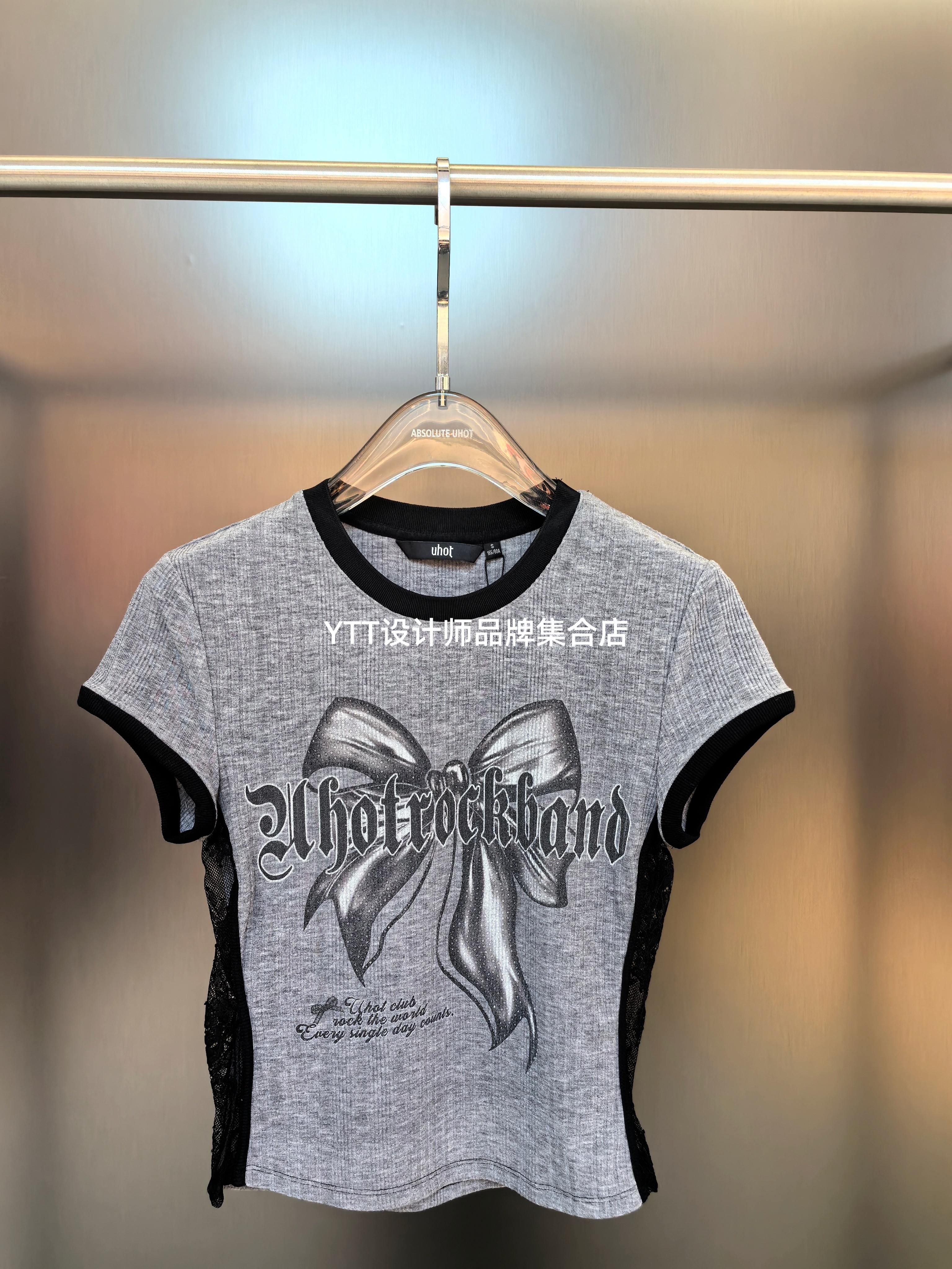 顺丰包邮 UHOT诱货2026春夏新款灰黑色蝴蝶结印花烫钻设计短袖T恤,女装/女士精品,T恤,淘宝优惠券,粉丝福利购,淘宝优惠卷