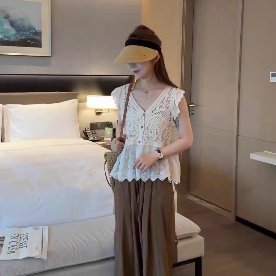 镂空荷叶袖针织衫荷叶袖V领套头