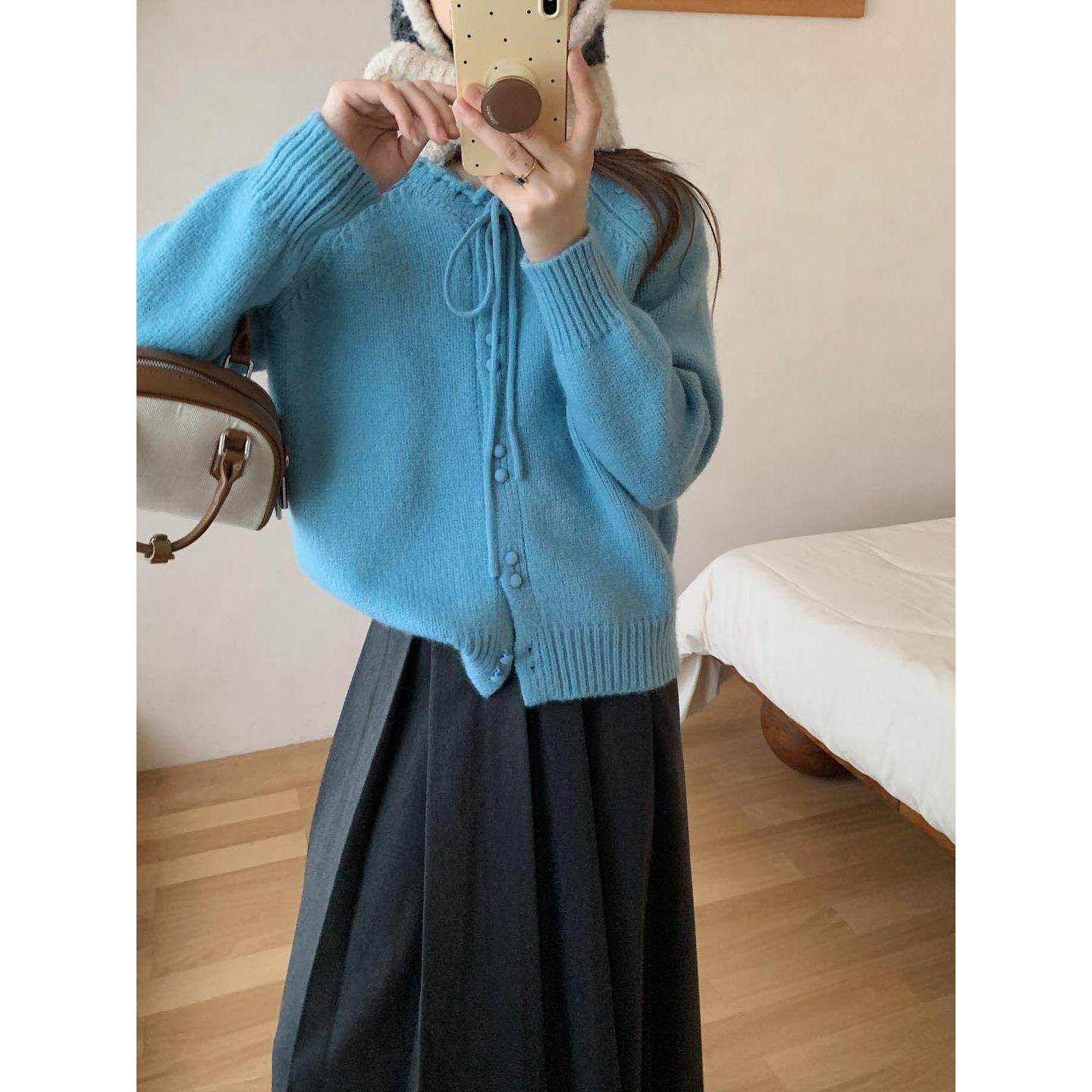 设计感系带圆领两粒扣毛衣外套女