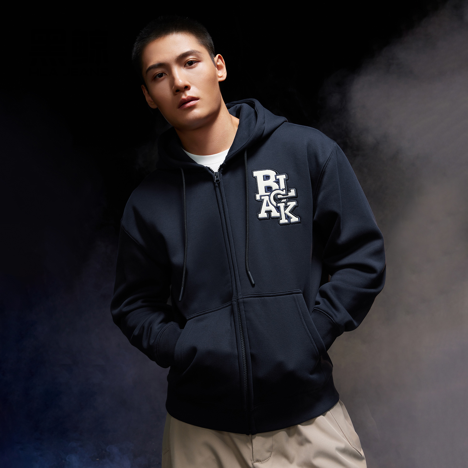 连帽设计 拉链门襟 字母装饰 袋鼠口袋