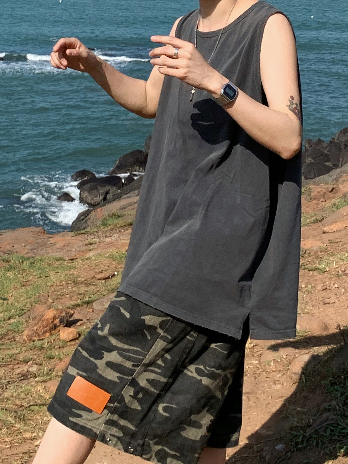 XBRO韩国破坏感割破边下摆开衩套头汗背心圆领做旧夏季打底无袖衫