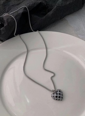 轻奢小众棋盘格小熊爱心项链女新潮秋冬毛衣链设计感百搭气质配饰