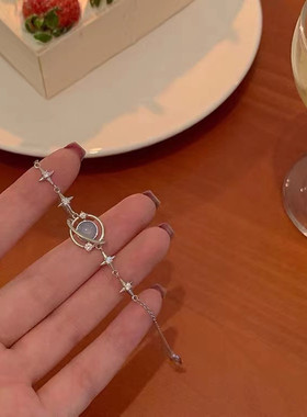 耿耿星河手链女生ins小众设计2022年新款高级感独特设计星球手链
