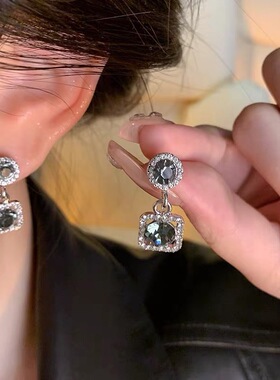 轻奢高级感方糖耳环女独特小众气质黑色闪钻耳钉韩系百搭爆款耳饰