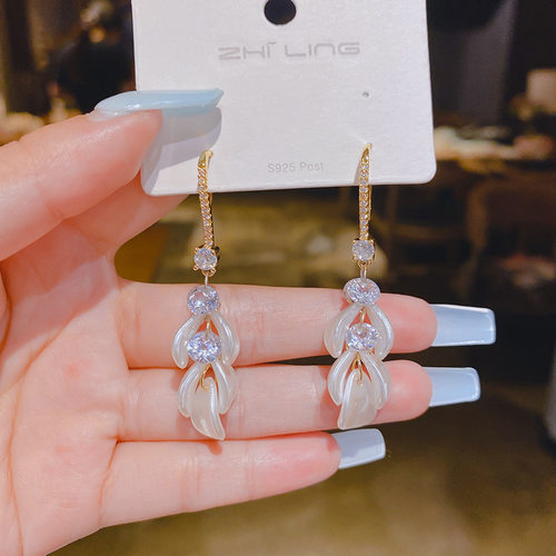 韩国东大门ins2022年新品个性镶钻耳环新款耳钩耳坠小巧耳钉个性