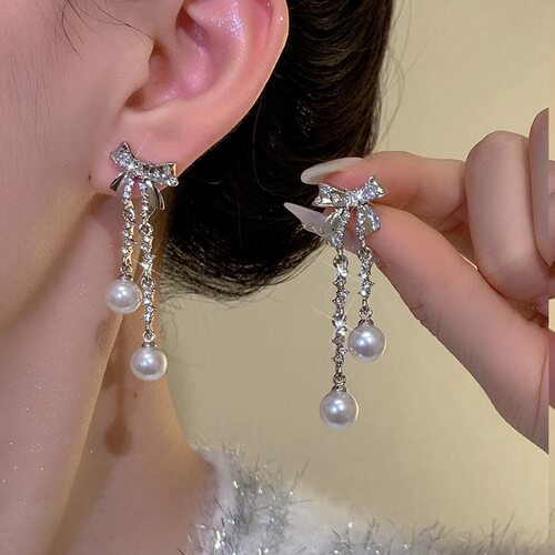 闪钻高级感精致蝴蝶结流苏耳环女新款独特气质耳钉百搭甜酷潮耳饰