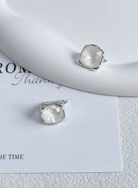 清冷感白水晶方形耳钉女 简约气质银耳环 小众设计通勤耳饰