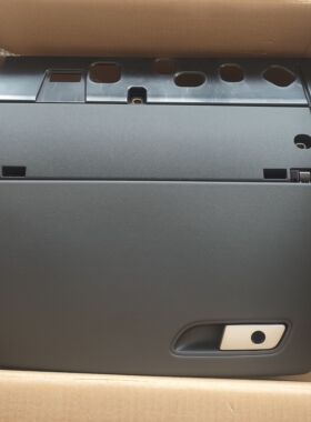 12-19奥迪A6L杂物箱右仪表台杂物箱工具盒手套箱总成8GD857035B6P