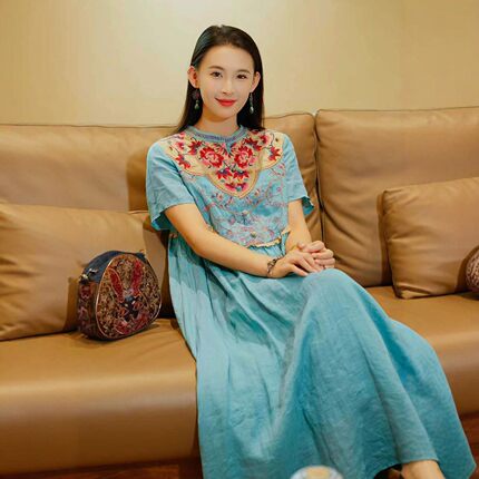 高端重工刺绣苎麻连衣裙女2026夏新款国风复古宽松大摆度假风长裙