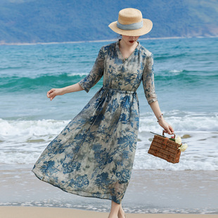 高端法式苎麻印花连衣裙轻薄文艺V领收腰大摆中年妈妈海边度假裙